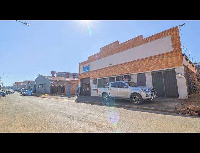 495M² FACTORY FOR SALE IN BOOYSENS